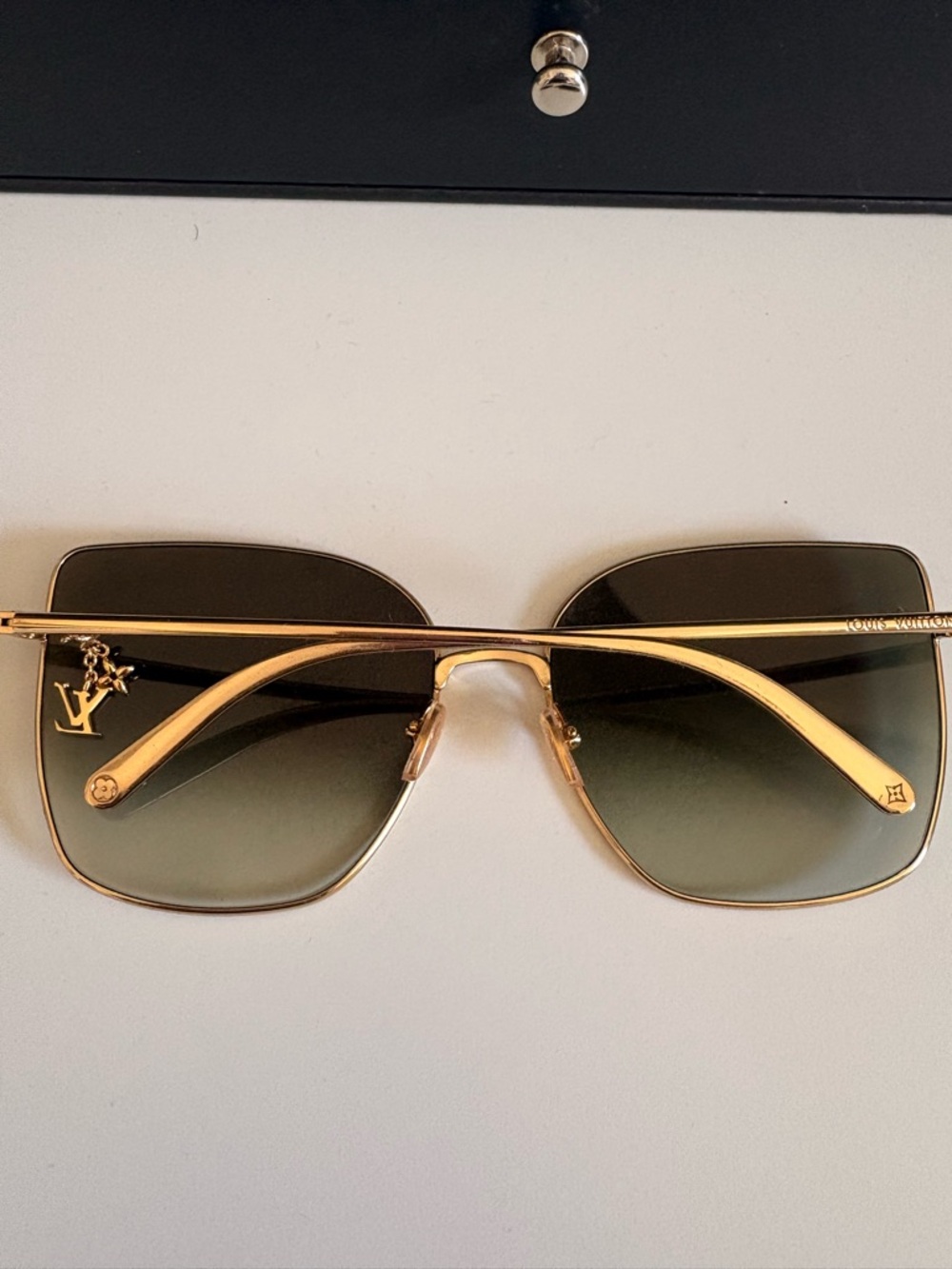 Louis Vuitton Gold Frame Gradient Black-Brown Lens Sunglasses - Picture 8 of 10